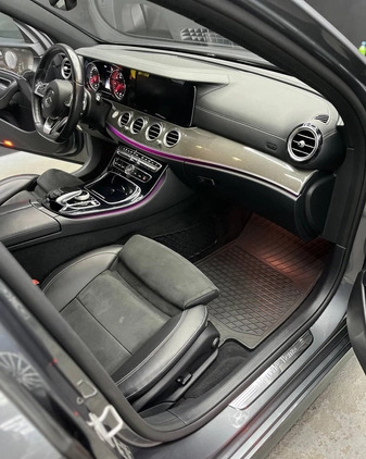 Mercedes-Benz Klasa E cena 91000 przebieg: 234000, rok produkcji 2017 z Warszawa małe 92